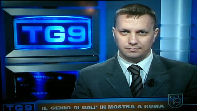 EMANUELE_CARIOTI_CONDUCE_TG9_T9___GBR_SAT_SKY_828_SABATO_10_03_2012.jpg