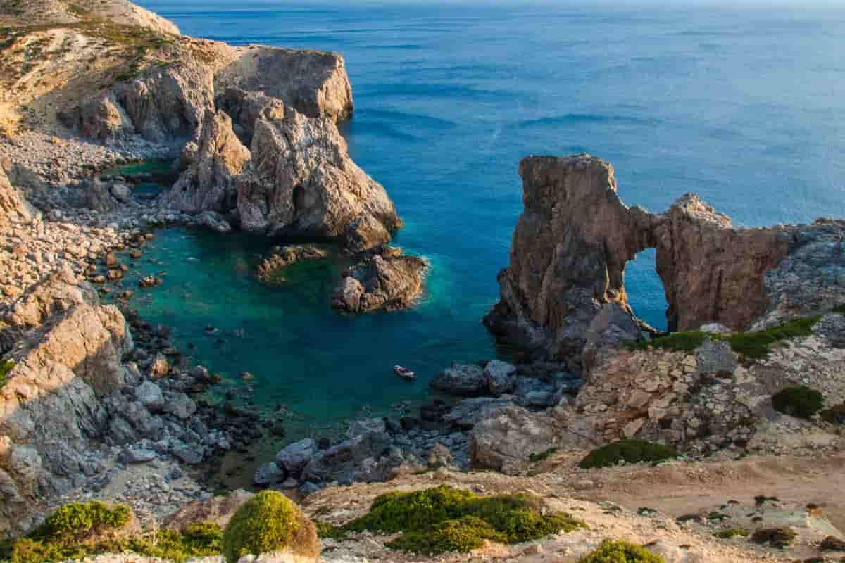 isola paradisiaca con affitto gratis e stipendio