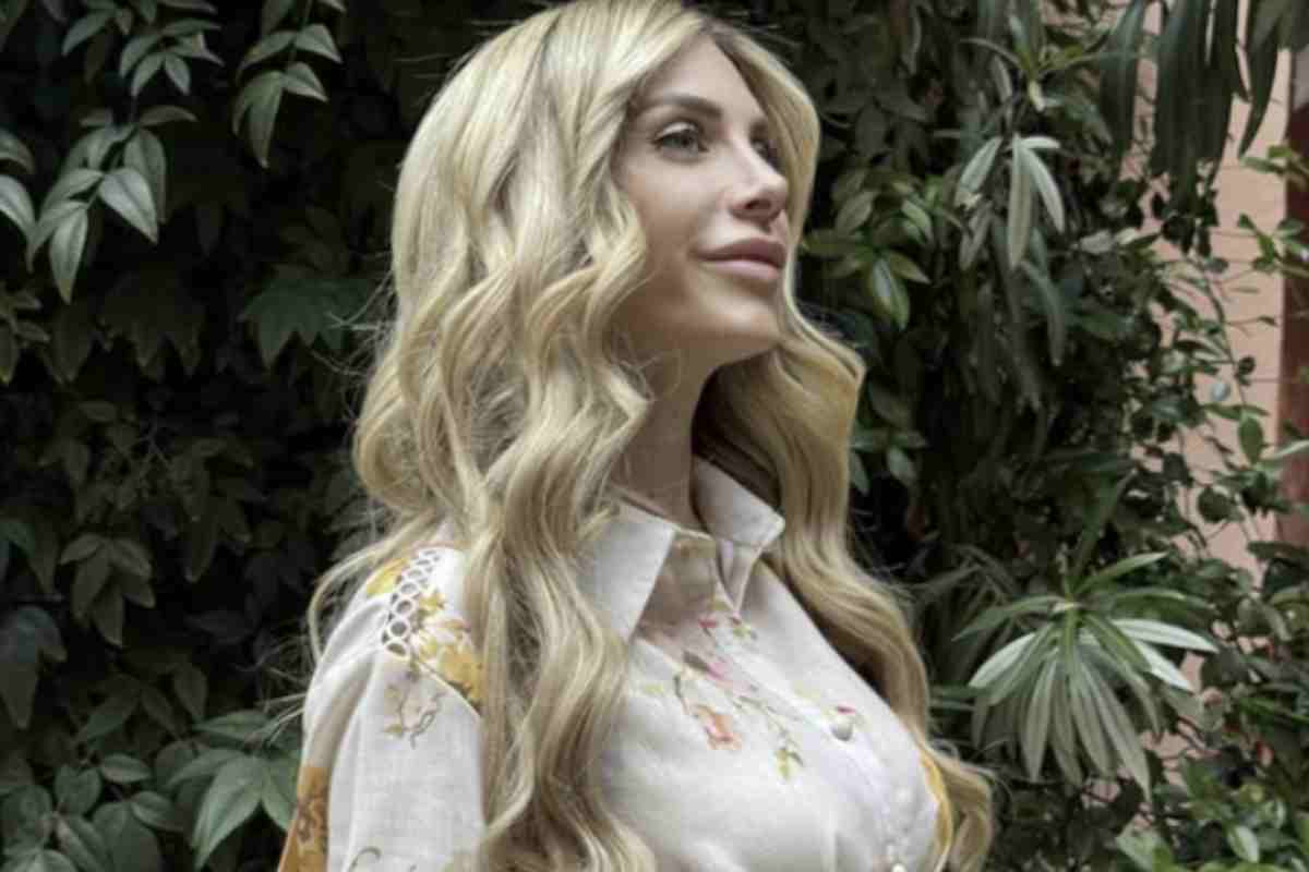 L’ex bonas di “Avanti un altro” ha ufficialmente annunciato la sua nuova relazione con Fabio Talin, un uomo che, nonostante la differenza d’età